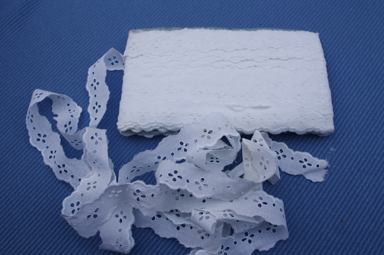 Dentelle ancienne broderie anglaise N°15 pour personnaliser le linge