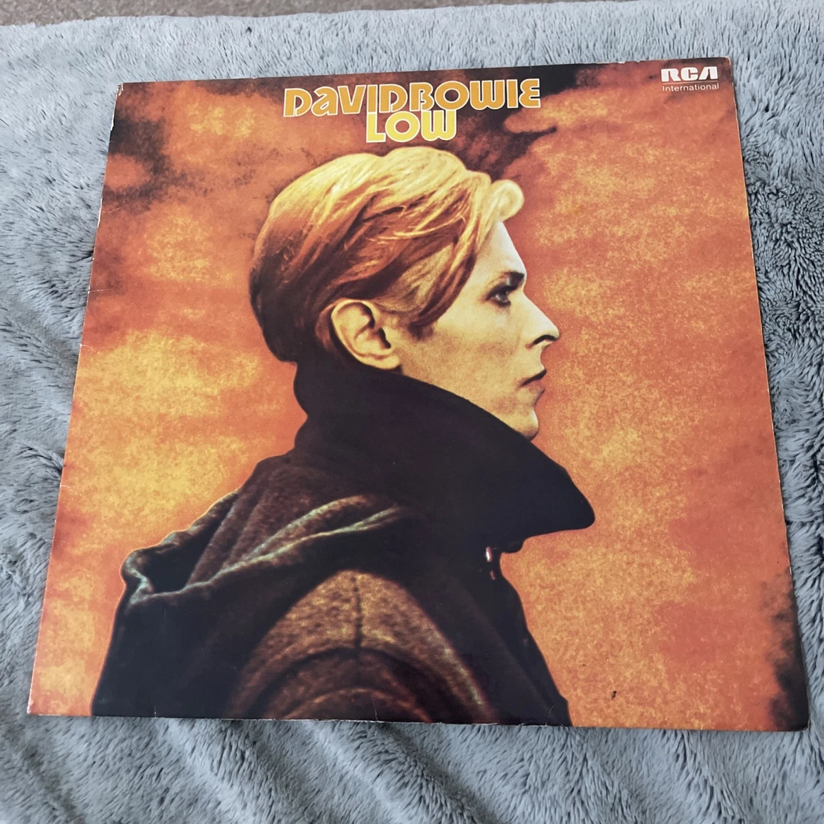 いれいす -hotoke- アクリルスタンドセット 帯付 LP/デビッド・ボウイー (DAVID BOWIE)「Low ロウ (1977年・RVP