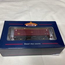 Bachmann 33-380A 45 tonne MEA box body mineral wagon 'EWS' maroon 