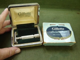 1950s Vintage Gillette UK Aristocrat Safety Razor #66 in Original Case & Box