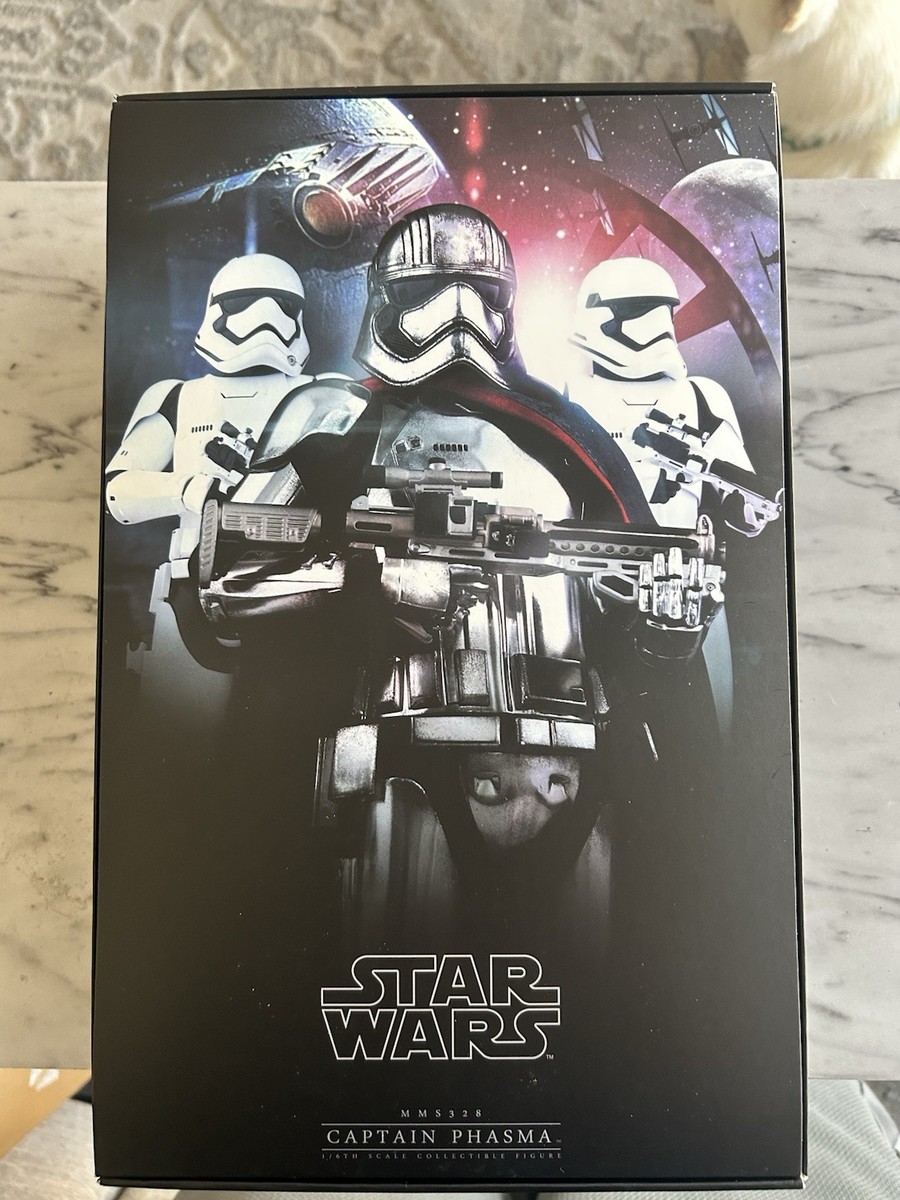 Hot Toys Star Wars: The Force Awakens Captain Phasma 1/6 Scale