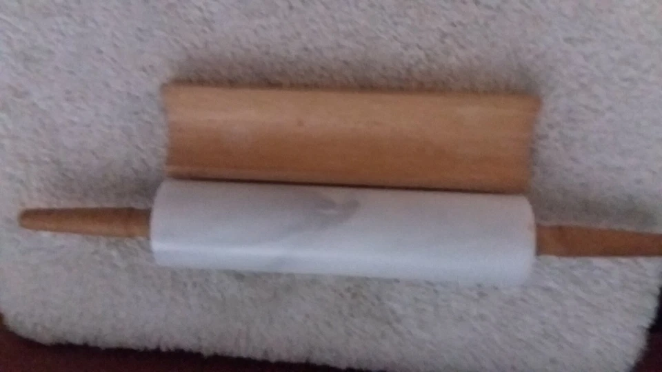 Rodillo de mármol Norpro nuevo con soporte de madera Foto 2 de 4