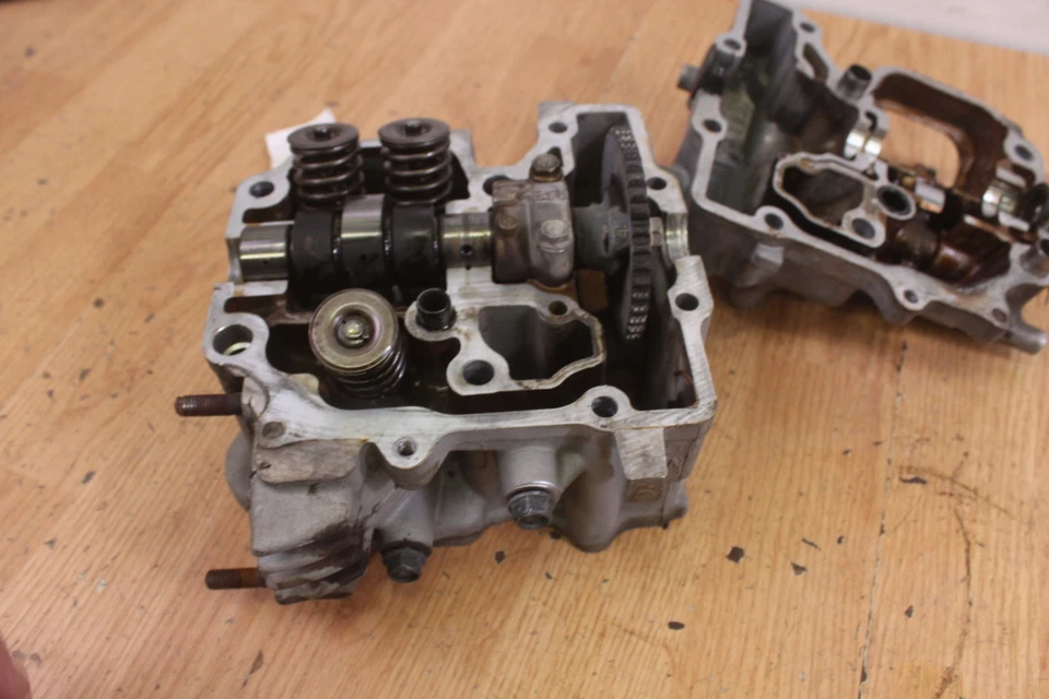 Honda VTX1300T 2009 culata delantera con árbol de levas y válvulas Foto 4 de 4