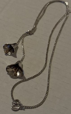Vtg Signed AVON Silvertone Dangle CALA LILY FLOWRS Pendant 22'' Chain Necklace