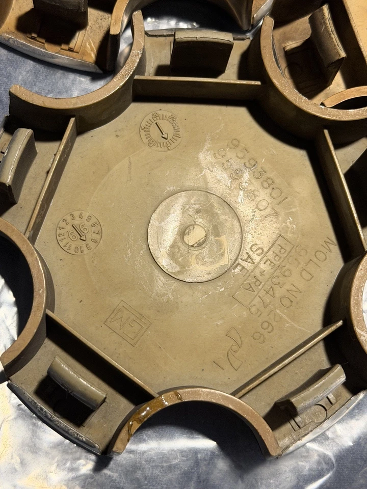 1997-2004 Chevy Corvette C5 Center Wheel Caps - Image 3 of 3