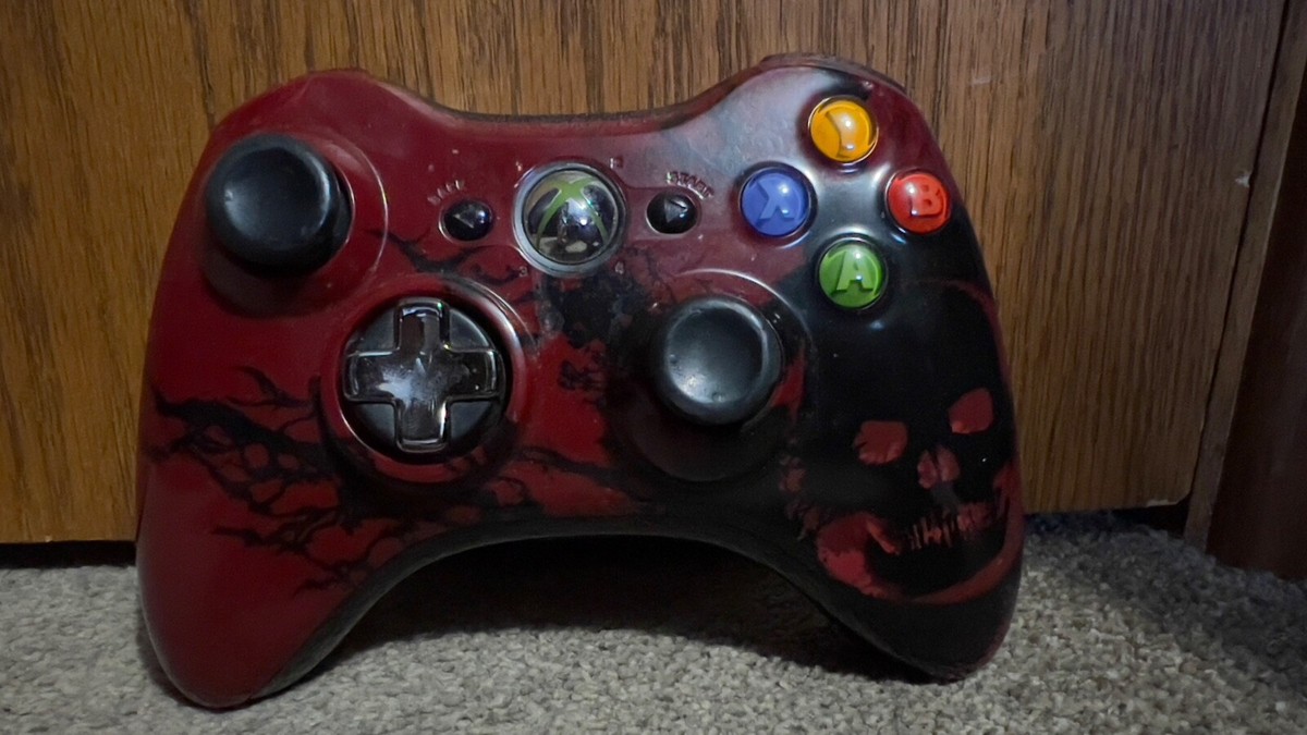 Microsoft Xbox 360 Gears of War 3 Limited Edition 320GB Red