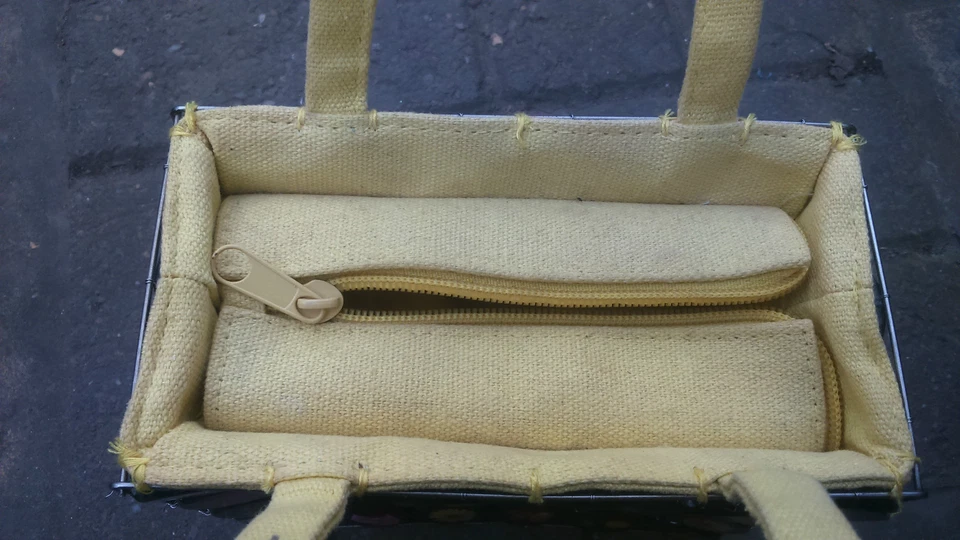 ~*~ Vinatge Handbag~Colourful~Fruits~Flowers Detail~Unusual~*~Bottle Tops~*~ - Image 3 of 4