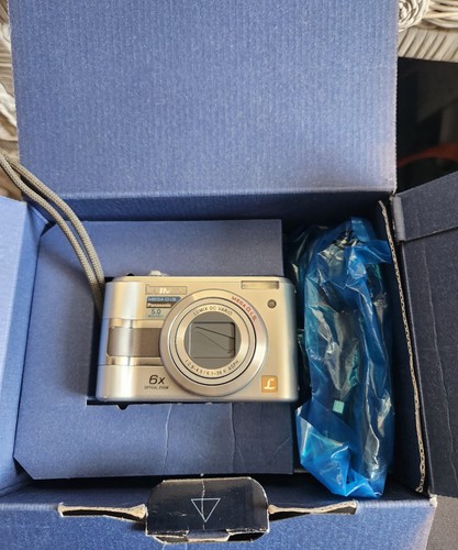 Panasonic LUMIX DMC-LZ3 5.0MP Digital Camera - Silver- NEW open box - Picture 6 of 7