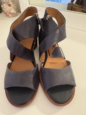 Sofft Camille Sandals Women's 9.5 Navy Blue Leather Cross Strap Chunky Heel Zip