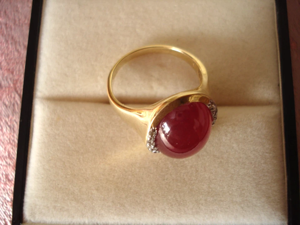 Sogni d’Oro 375er Gelbgold-Ring, 7,5 g mit Cobochon-Rubin, RW 19 - Bild 3 von 4