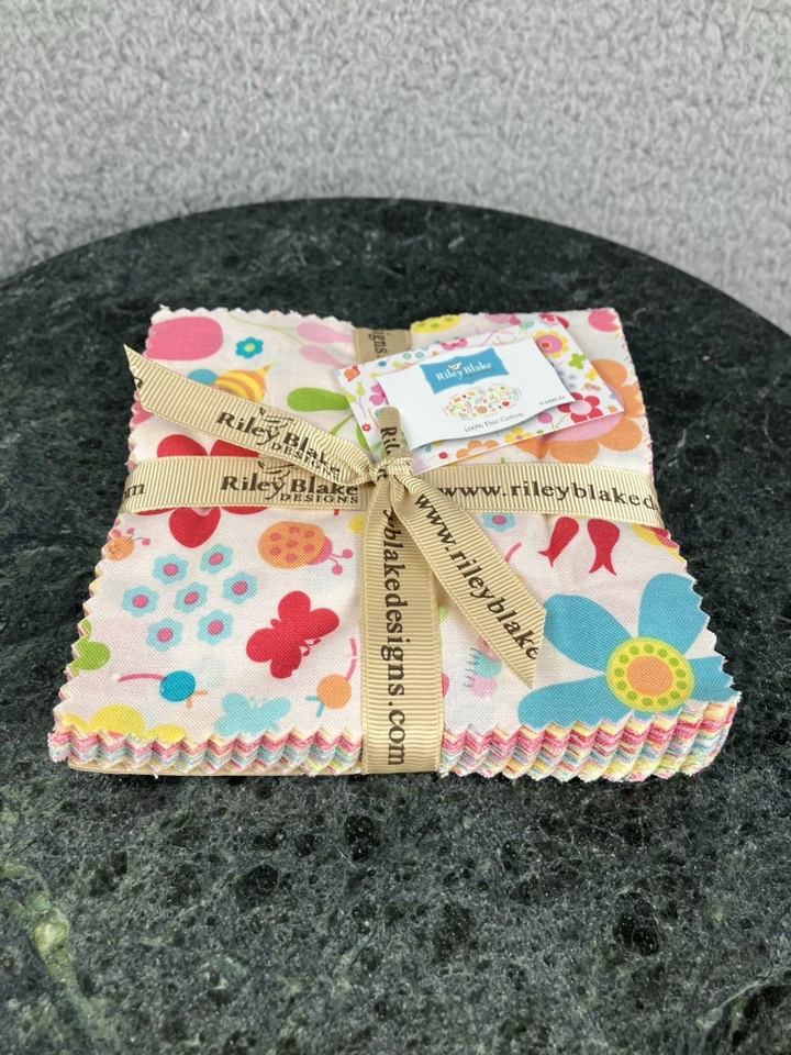 Apilador Riley Blake 5" 42 piezas 100 % algodón "acurrucado como un insecto" acolchado artesanal Foto 3 de 4