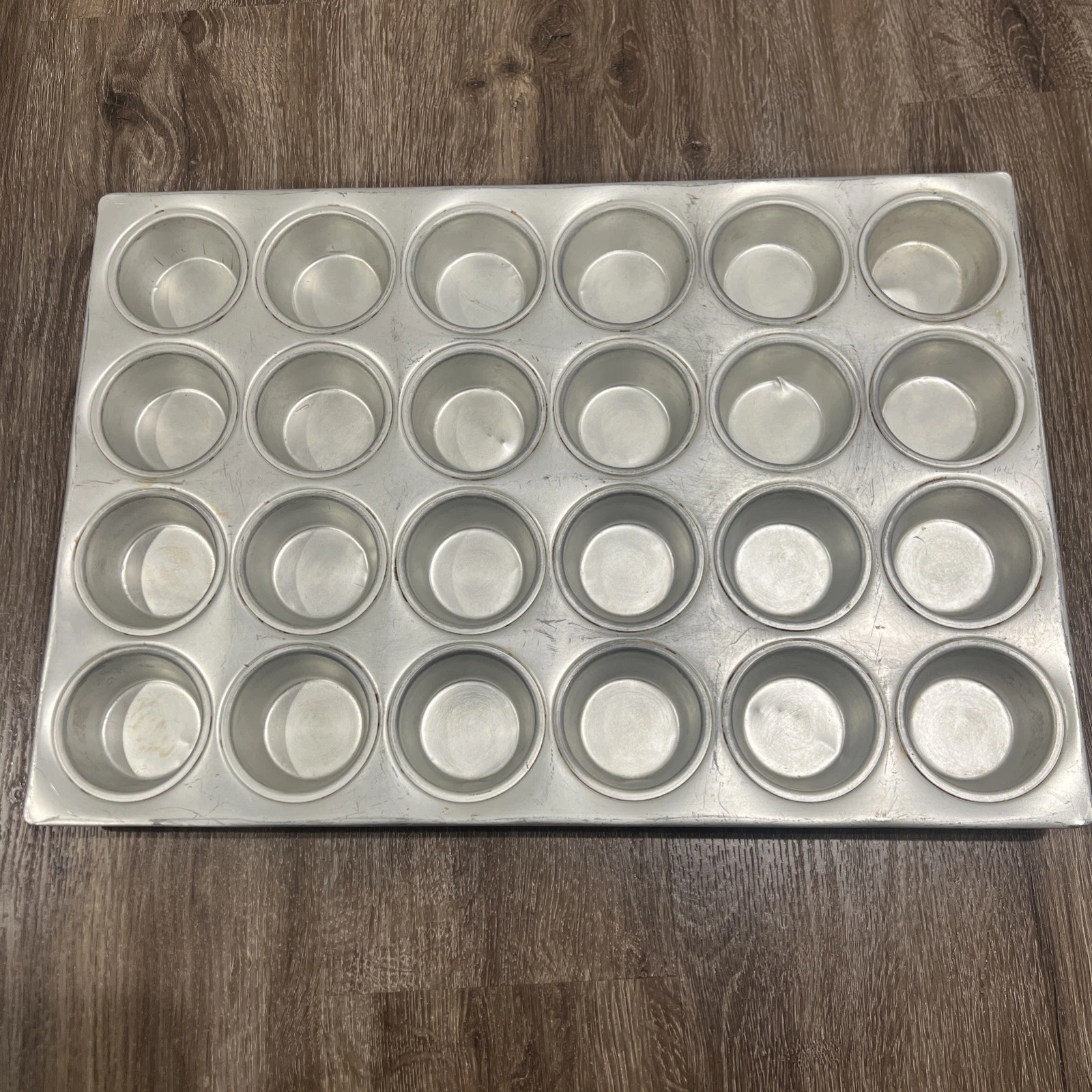 Vintage Large Halcoware 1624a Korea Aluminum Muffin Cupcake Pan