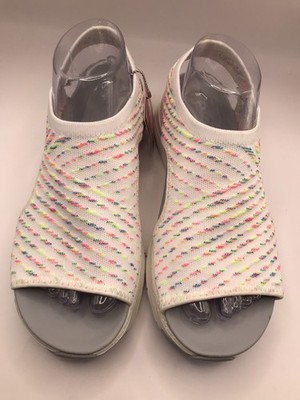 WOMEN'S SKECHERS WHITE/MULTI ARCH FIT CATCHY WAVE BEACH/POOL SANDALS SIZE 8 NWT