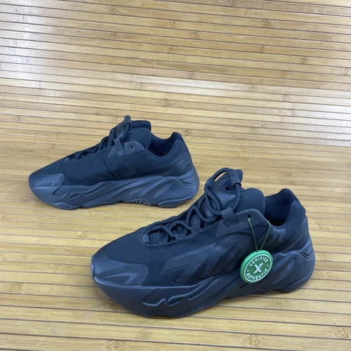Taglia 5.5 Adidas Yeezy Boost 700 MNVN Triple Black FV4440 nuove