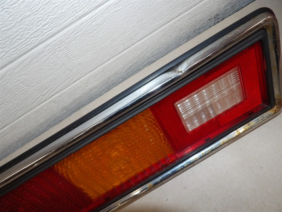 LH CONJUNTO DE LÁMPARA DE LUZ TRASERA LADO CONDUCTOR CHEVY CHEVETTE ACADIAN 1976-1979 OEM Foto 4 de 4