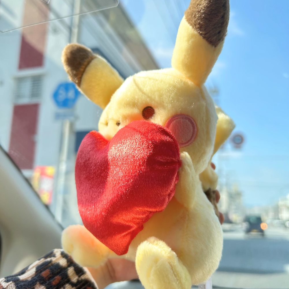 バレンタインPikachu With A Heart 3種セットぬいぐるみ等 Pokemon Center Original Pikachu With A Heart Plush Valentine