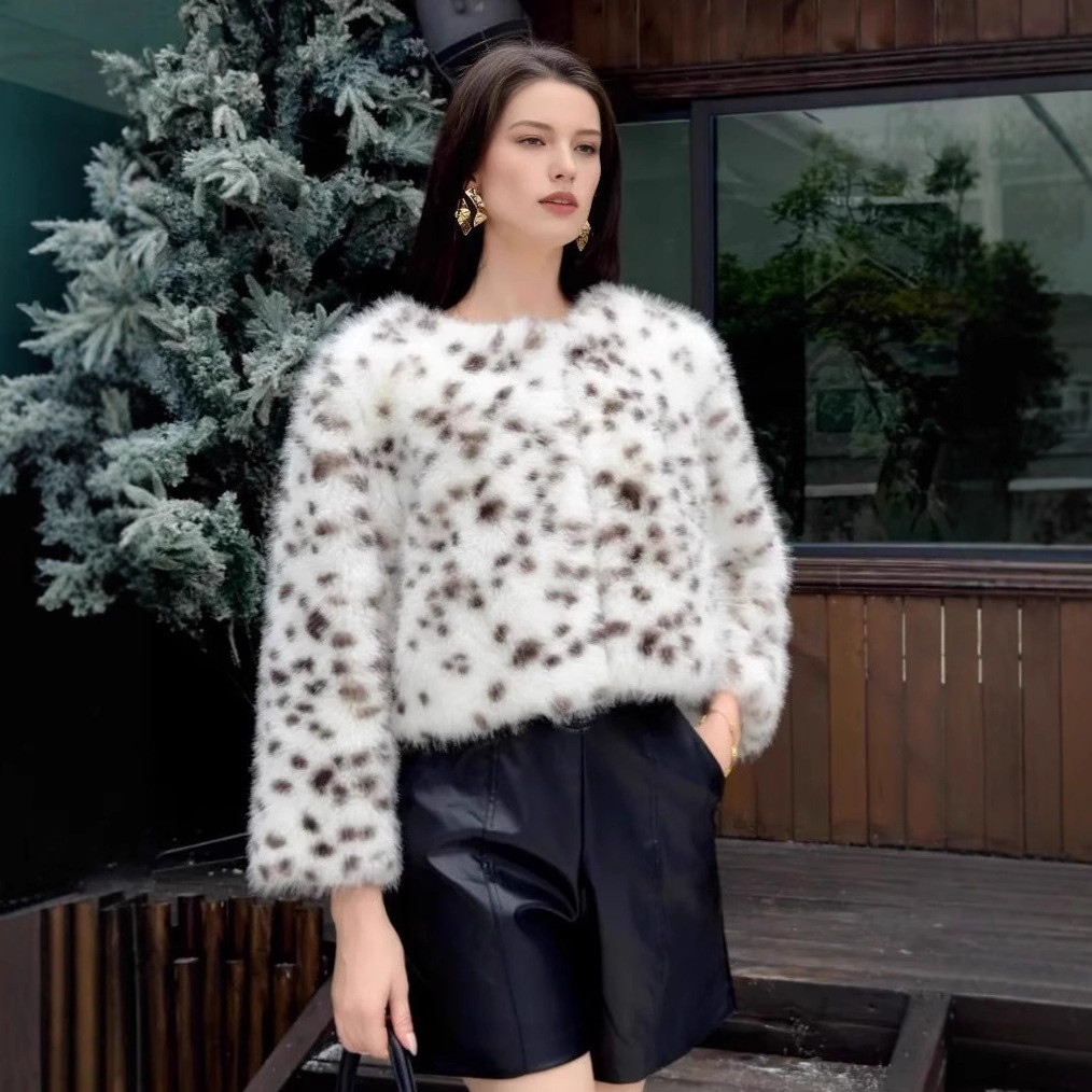 2026 Winter New Fashion Short Coat Women's Long Sleeve Faux Fur Warm Jacket Top