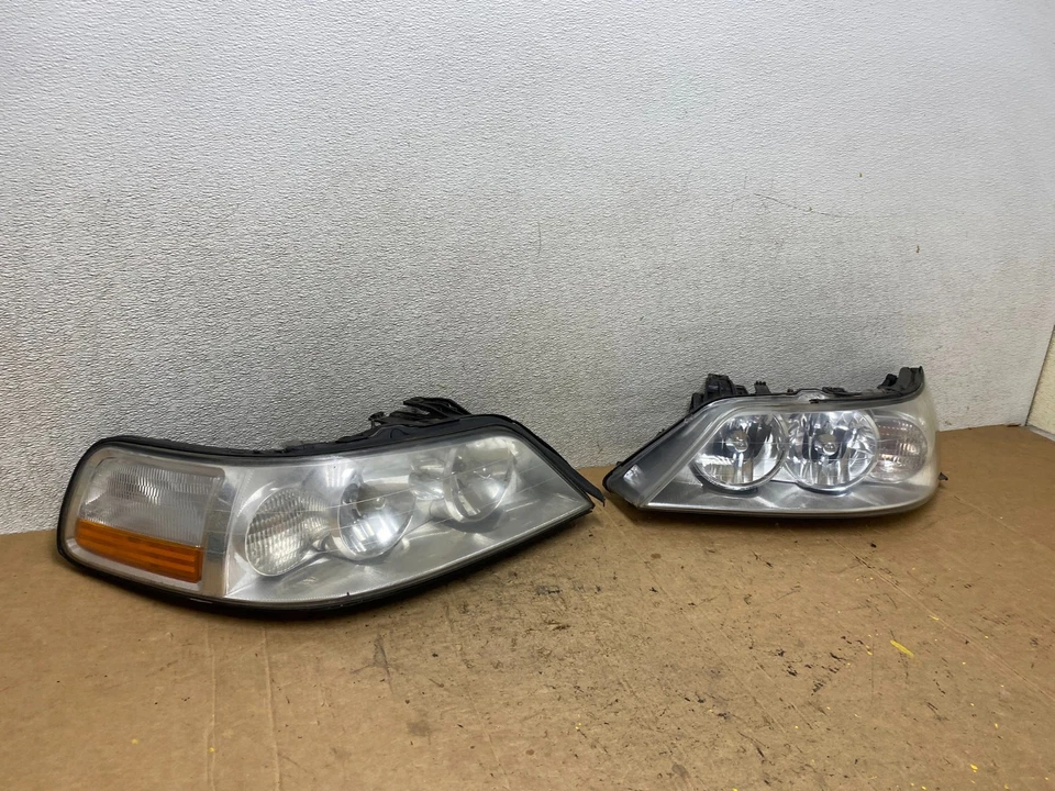 2005 to 2011 Lincoln Town Car Left+Right Side Headlights T5461 DW - Image 3 of 4