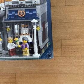 LEGO CREATOR: Assembly Square (10255)