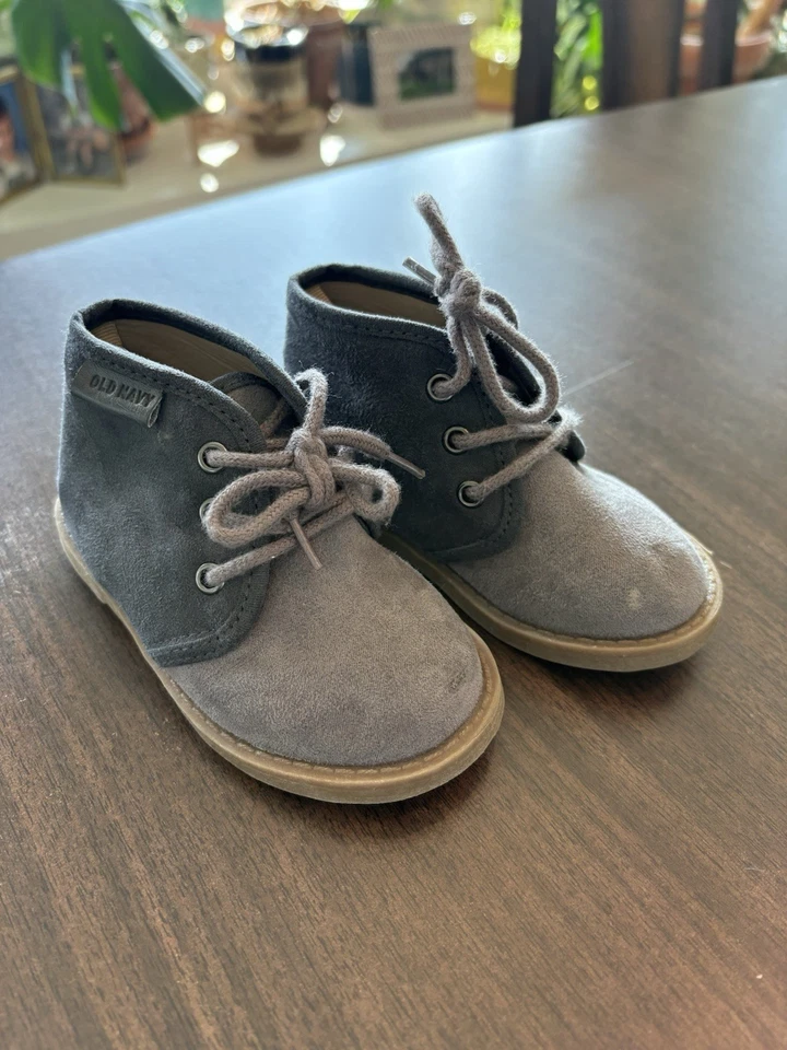Antiguo paquete de zapatillas altas azul marino y libro Chukka (2 pares) - niño pequeño talla 5 Foto 4 de 4
