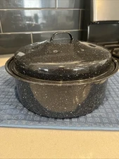 Granite Ware Round Enamel Covered Roaster - 3 lb/ 5 qt Capacity / 10" Stock Pot