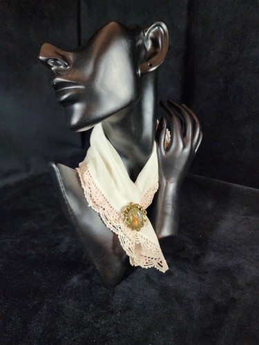 Vintage Porzellan Brosche umwerbendes Paar viktorianischer Stil - Bild 3 von 9