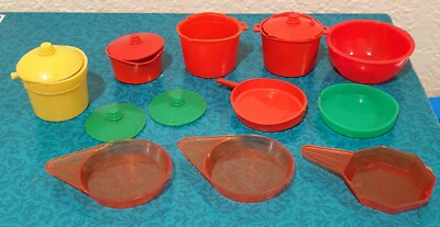 VINTAGE 1950s 16pc POTS PANS Set CHILDS MINI DOLLHOUSE PLASTIC COOKWARE TOY +++