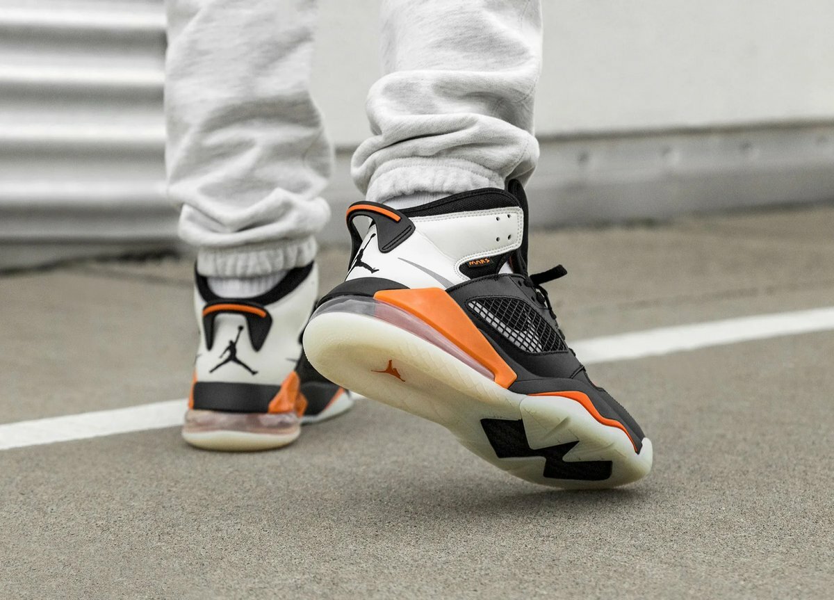 jordan mars 270 on feet