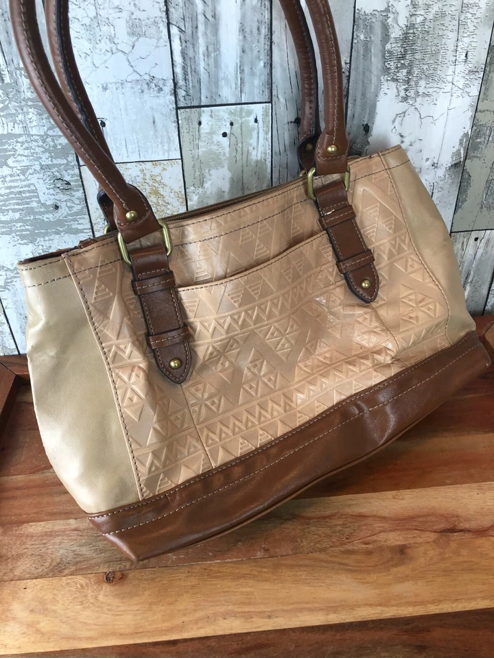 BOLSO DE HOMBRO TIGNANELLO BRONCEADO DISEÑO AZTECA EN RELIEVE Foto 3 de 4