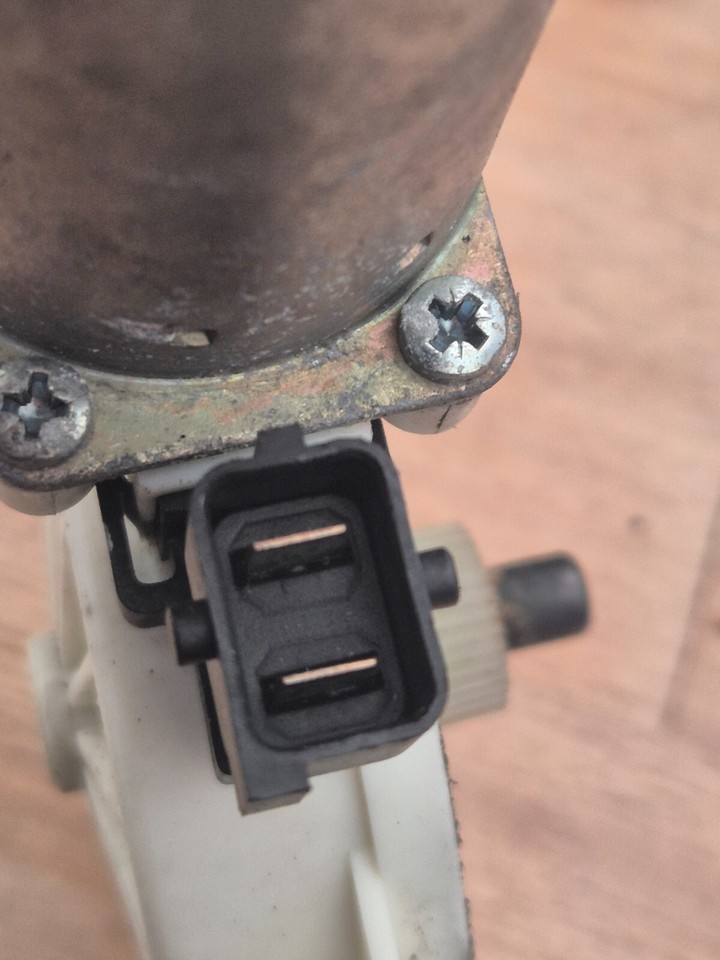 SAAB 93 93 20042006 GENUINE WINDOW MOTOR 2PIN LEFT SIDE LH 12755683