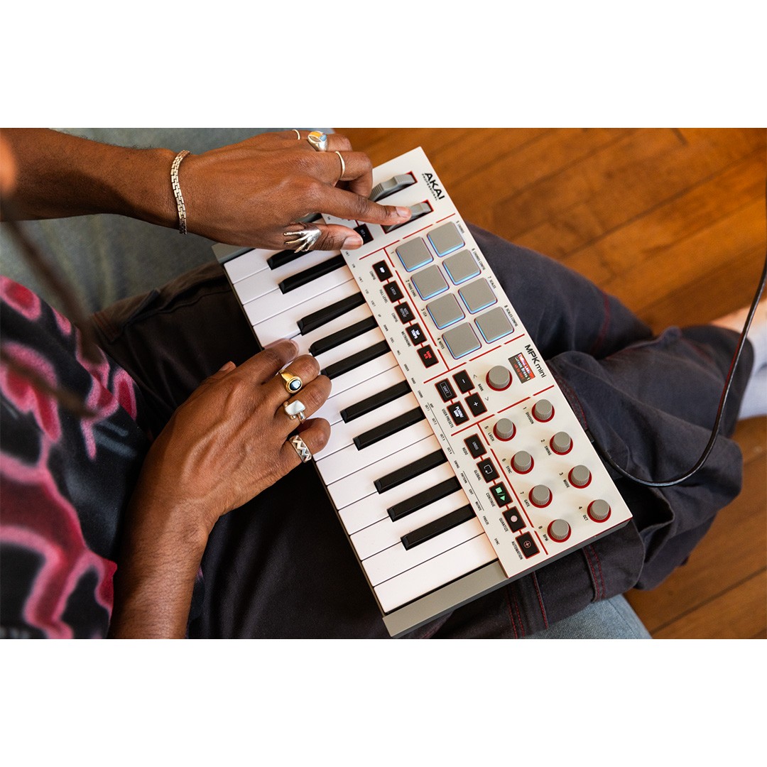 Akai Professional MPK Mini 4 25-Key White 8 Pads MIDI Keyboard w