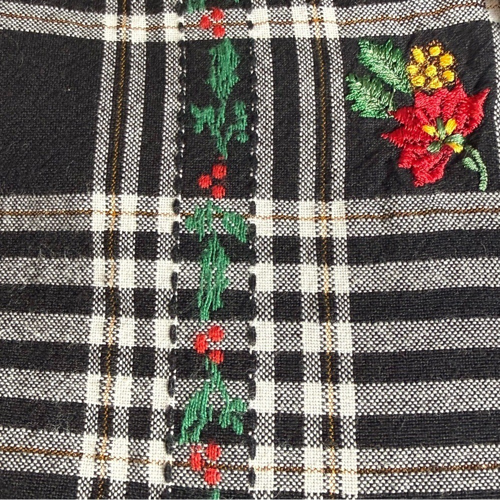 Basic Editions Holiday Plaid Button Down Shirt Em… - image 5