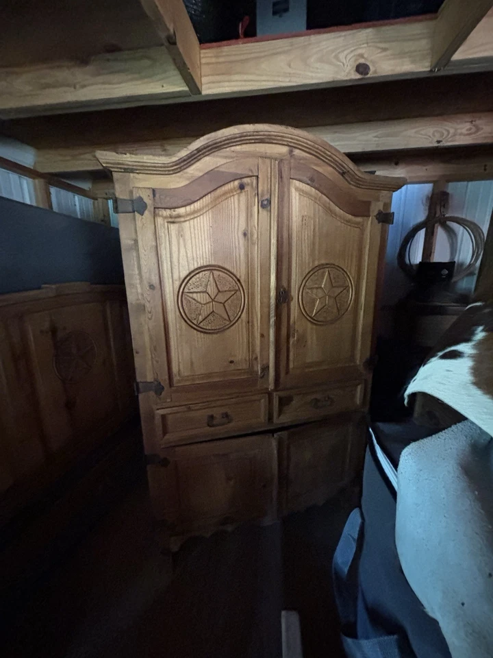 It’s A Rustic Bedroom Suite King Size Every Thing Goes ¡Solo contáctame!!! Foto 3 de 4