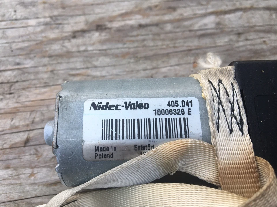 2008-2015 Land Rover LR2 Sun Roof Motor OEM - Image 2 of 2