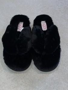 black fuzzy flip flops