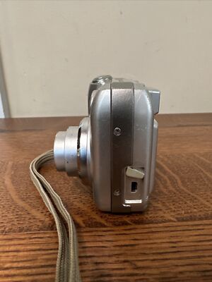 Nikon Coolpix E3200 3.2MP Compact Point & Shoot Digital