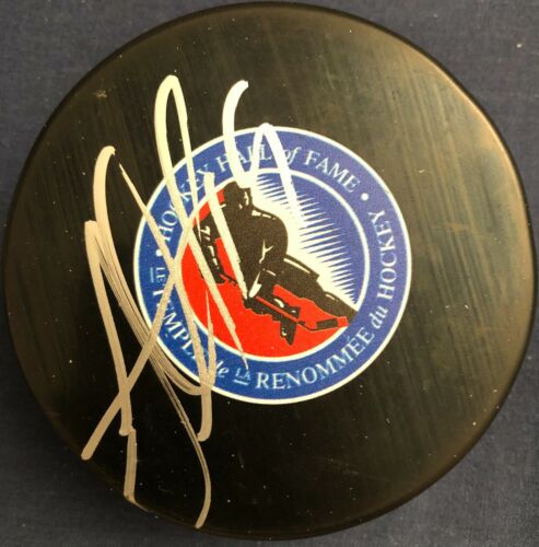 Jonathan Toews Autograph Signed Hall of Fame HOF Puck Chicago Blackhawks COA JSA - Picture 1 of 3