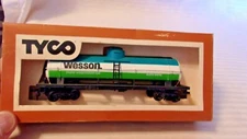 HO Scale Tyco 40' Wesson Oil Single Dome Tank Car, Green, #9876, BNOS