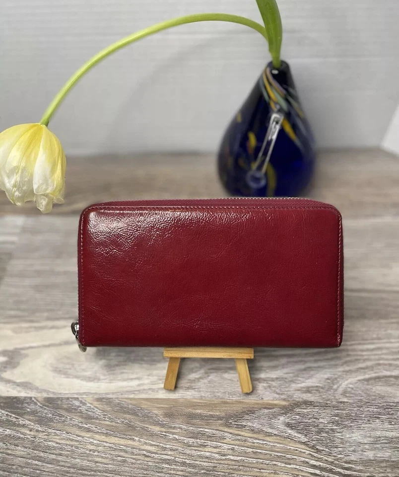 Cartera Larga Furla Continental Borgoña Rojo Charol Cremallera Alrededor Foto 3 de 4