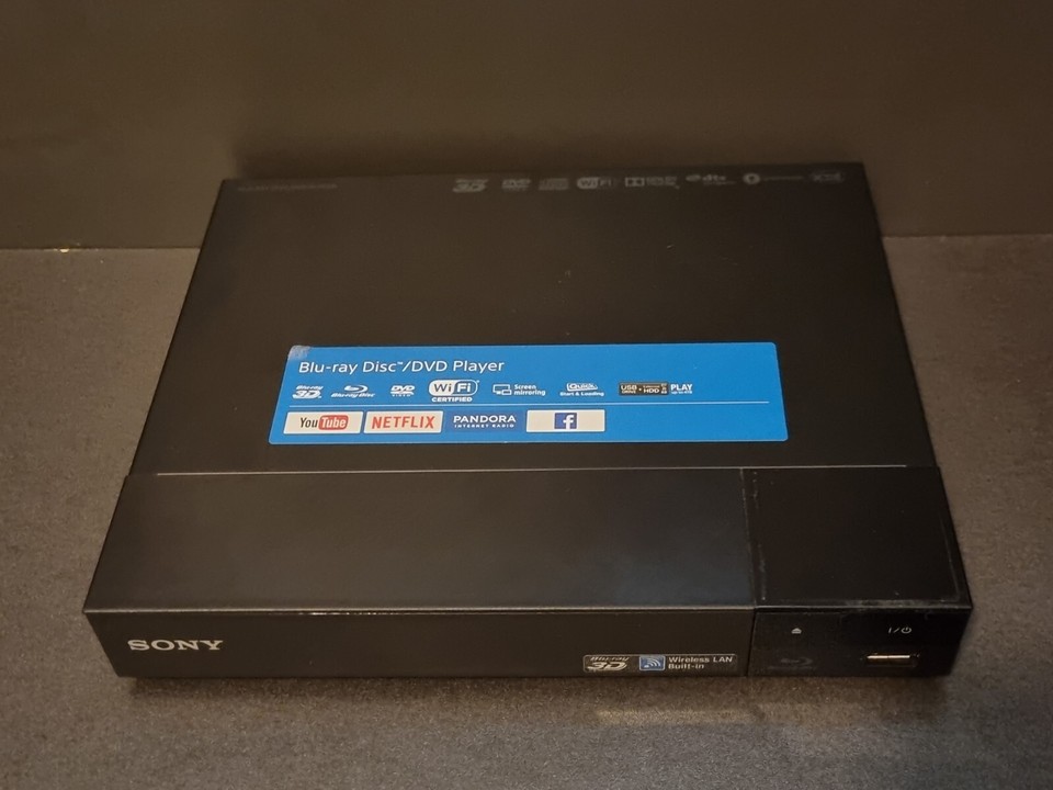 SONY BDPS5500 Streaming 3D Bluray Disc DVD Player BuiltIn WiFi