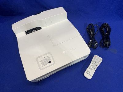 Optoma DAEHSSZUST Ultra Short Throw Projector -Only 4 Hours Used Beautiful Image