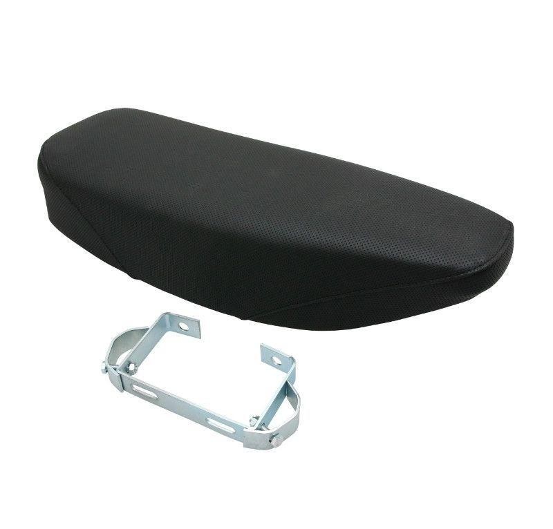 Selle mob biplace anti-glisse noire perforée pour remplacer une assise usée de mobylette