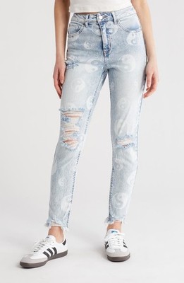 NWOT Tinseltown Juniors Ripped Yin Yang Print Raw-Hem Jeans Size 3, Light Blue