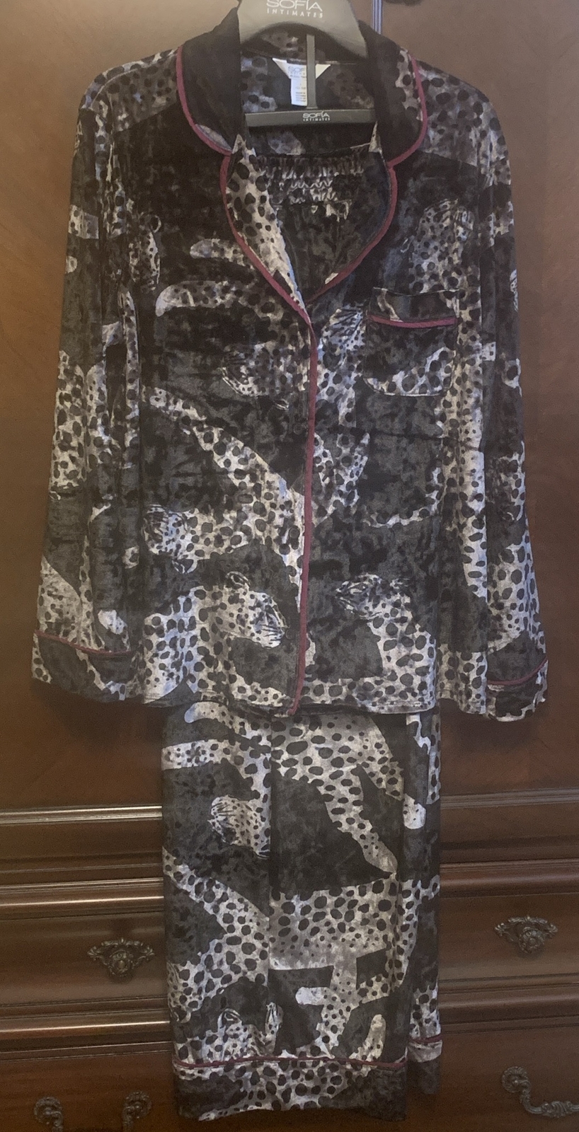 SOFIA INTIMATES Sofia Vergara Velour Pajamas Size… - image 1