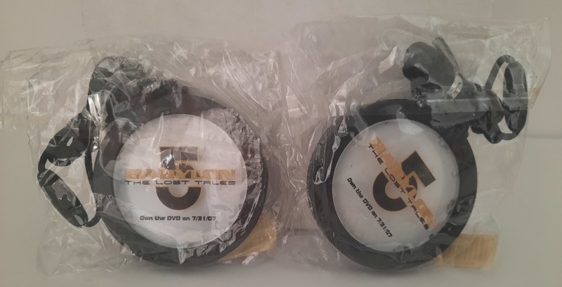 (2 )Babylon 5: The Lost Tales - Collectible Light Up Promo Necklaces SDCC Sealed