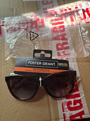 Foster Grant MaxBlock Women’s Black Cat Eye Sunglasses UV400 Poly Lenses - Image 1 of 2