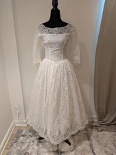 Vintage 1950s Unbranded Ivory Lace Wedding Dress Tulle Tea Length 3/4 Sleeve