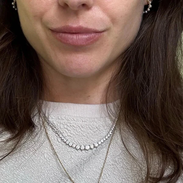 Collar de boda de tenis de diamantes naturales graduados de 7,50 quilates en oro blanco de 14 quilates de 15 pulgadas Foto 4 de 4