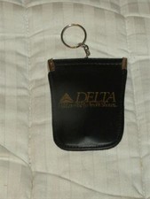 DELTA AIRLINES KEYCHAIN We Love to Fly and it Shows