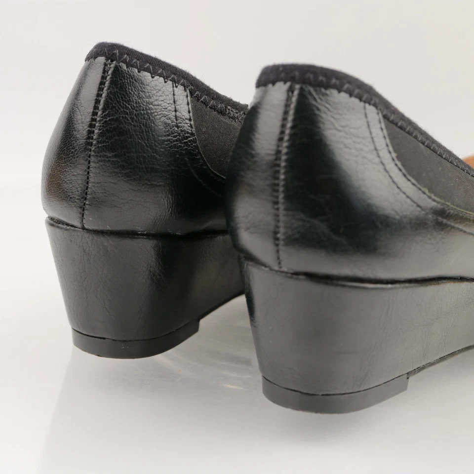 Zapatos informales sin cordones Lifestride para mujer Hera Pump talla 7,5 negros satinados con tacón de cuña Foto 4 de 4